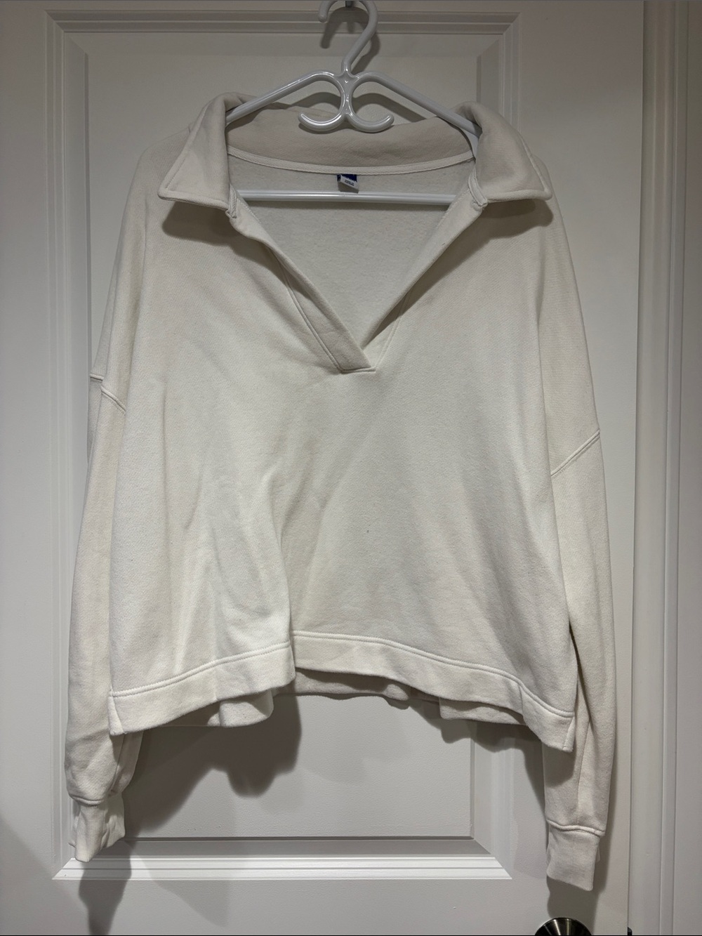 Old Navy Cream V-Neck Pullover Sweatshirt